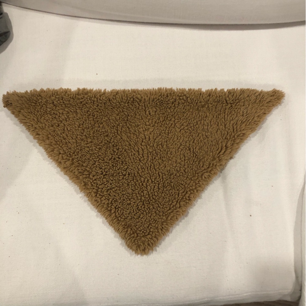 (Free w purchase)Sherpa triangle scarf